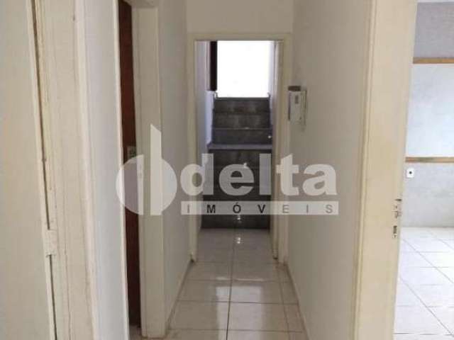 Casa comercial disponível para locação e venda no bairro Cazeca em Uberlândia-MG