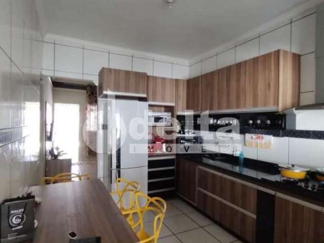 Casa residencial disponível para venda no bairro Jardim Canaã em Uberlândia-MG