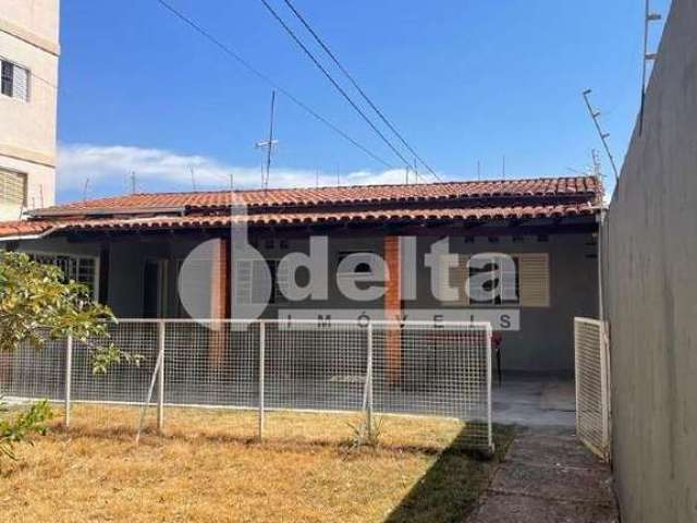 Casa Residencial disponível para venda no bairro Santa Mônica em Uberlândia-MG