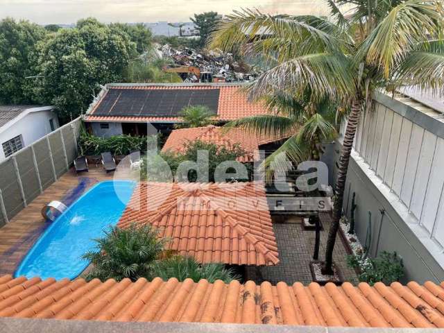 Casa residencial disponível para venda no bairro Presidente Roosevelt em Uberlândia-MG