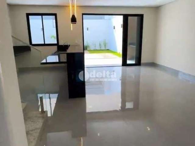 Casa residencial disponível para venda no bairro Jardim Karaíba em Uberlândia-MG