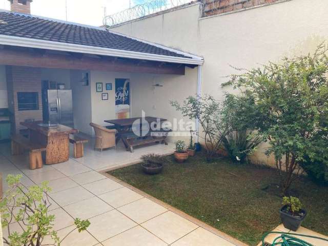 Casa residencial disponível para venda no bairro Bosque dos Buritis em Uberlândia-MG