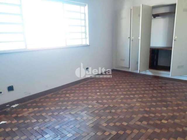 Casa residencial disponível para venda no bairro Centro em Uberlândia-MG