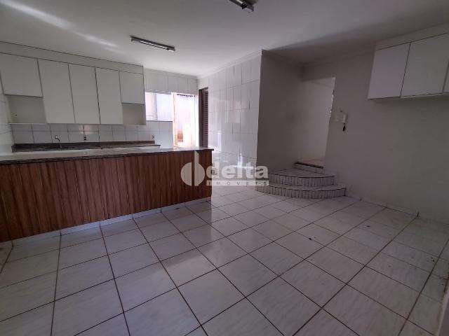 Casa residencial disponível para venda no bairro Laranjeiras em Uberlândia-MG