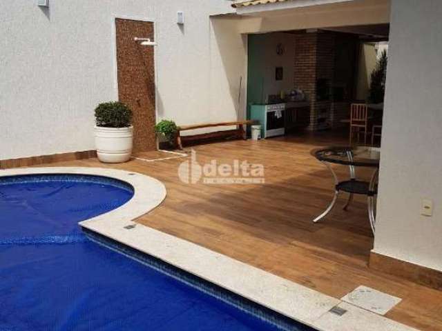 Casa residencial disponível para venda no bairro Jardim Inconfidência em Uberlândia-MG