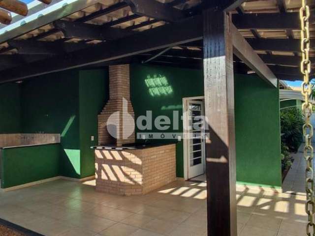 Casa em condomínio disponível para venda no bairro Jardim Inconfidência em Uberlândia-MG