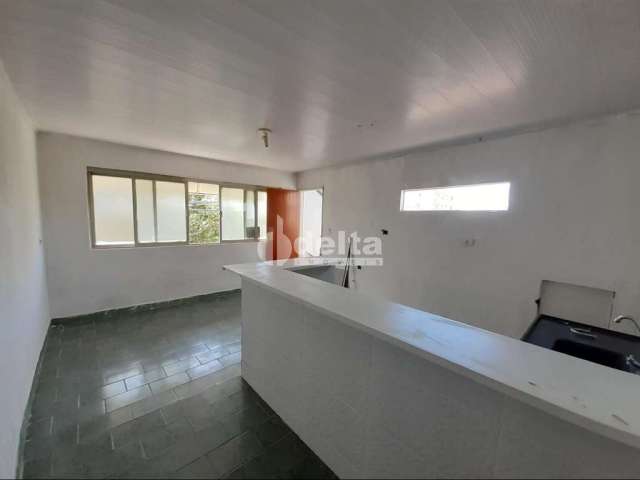 Casa residencial disponível para venda no bairro Presidente Roosevelt em Uberlândia-MG