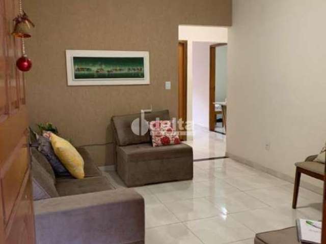 Casa residencial disponível para venda no bairro Granada em Uberlândia-MG