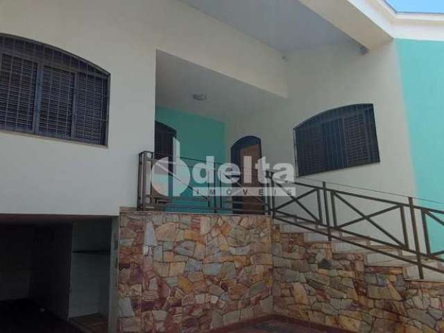 Casa residencial disponível para venda no bairro Tabajaras em Uberlândia-MG