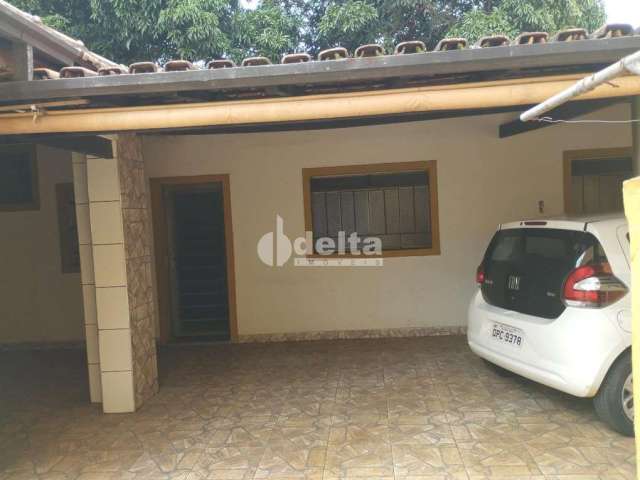 Casa residencial disponível para venda no bairro Nossa Senhora Aparecida em Uberlândia-MG