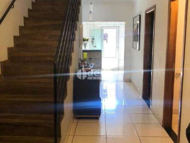 Casa residencial disponível para venda no bairro Santa Rosa em Uberlândia-MG