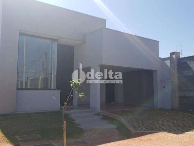 Casa em condomínio disponível para venda no bairro Grand Ville em Uberlândia-MG