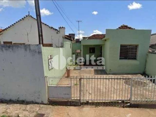 Casa residencial disponível para venda no bairro Nossa Senhora Aparecida em Uberlândia-MG