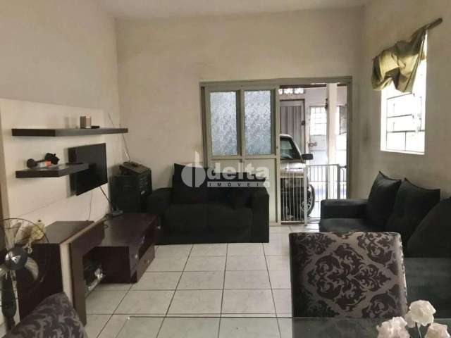 Casa residencial disponível para venda no bairro Martins em Uberlândia-MG