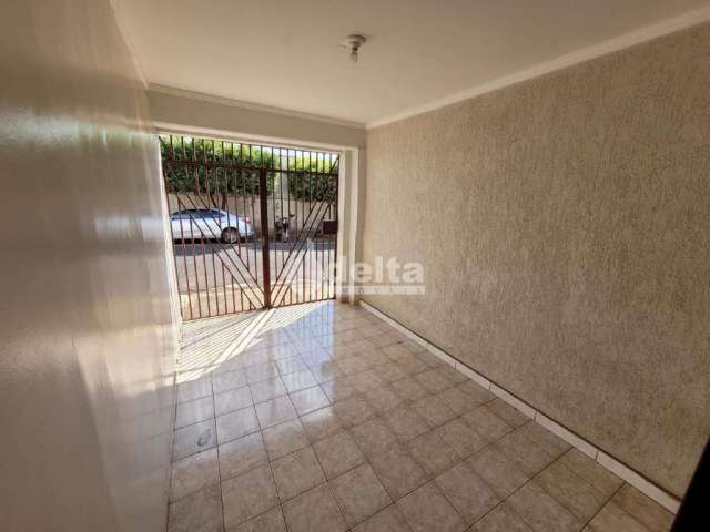 Casa residencial disponível para venda no bairro Nossa Senhora Aparecida em Uberlândia-MG