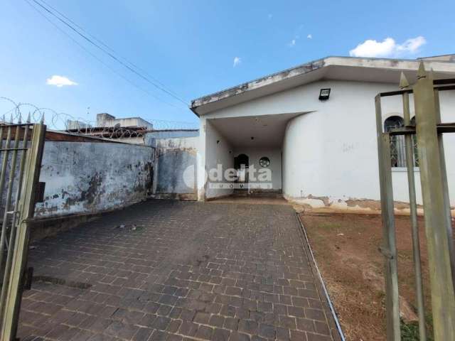 Casa disponível para venda no bairro Daniel Fonseca em Uberlândia-MG