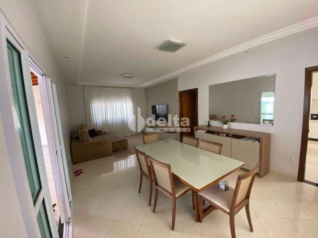 Casa residencial disponível para venda no bairro Alto Umuarama em Uberlândia-MG