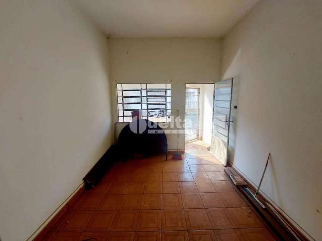 Casa residencial disponível para venda no bairro Tabajaras em Uberlândia-MG