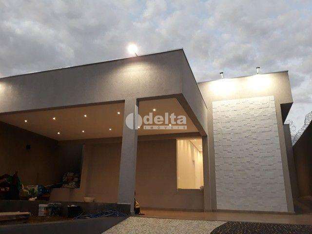 Casa disponível para venda no bairro Daniel Fonseca em Uberlândia-MG