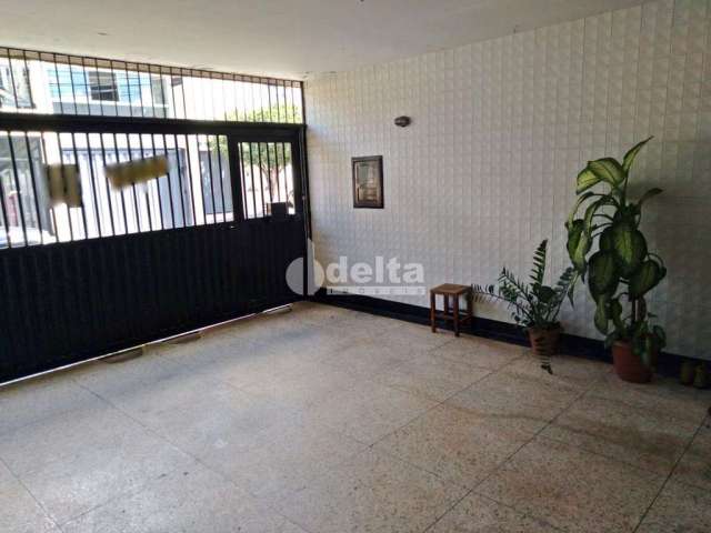 Casa residencial disponível para venda no bairro Martins em Uberlândia-MG