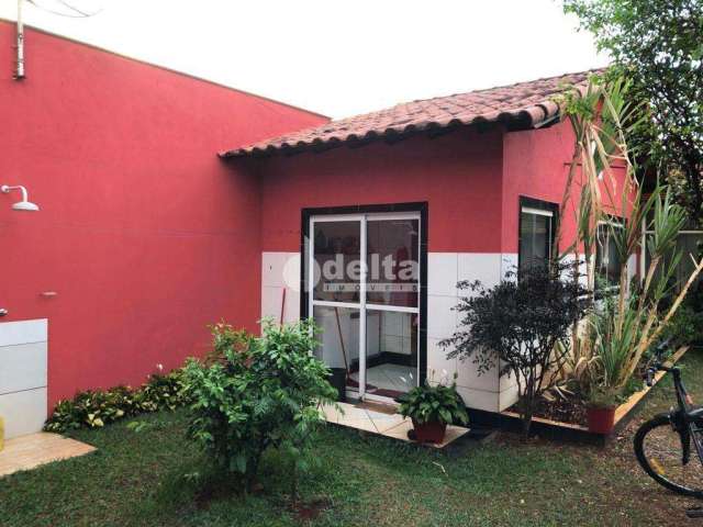 Casa residencial disponível para venda no bairro Santa Rosa em Uberlândia-MG