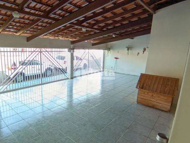 Casa residencial  disponível para venda no bairro Santa Mônica em Uberlândia-MG