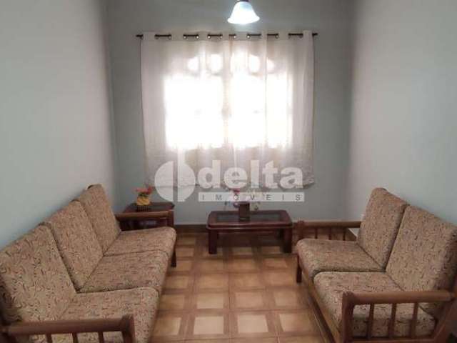 Casa residencial disponível para venda no bairro Umuarama em Uberlândia-MG