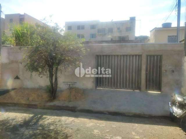 Casa disponível para locação no bairro Daniel Fonseca em Uberlândia-MG