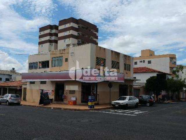 Casa residencial  disponível para venda no bairro Santa Mônica em Uberlândia-MG