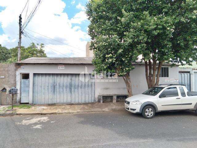 Casa residencial disponível para venda no bairro Marta Helena  em Uberlândia-MG