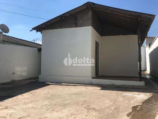 Casa residencial disponível para venda no bairro Santa Luzia em Uberlândia-MG