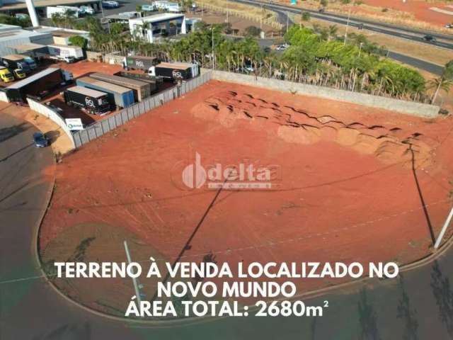 Área disponível para venda no bairro Novo Mundo em Uberlândia-MG