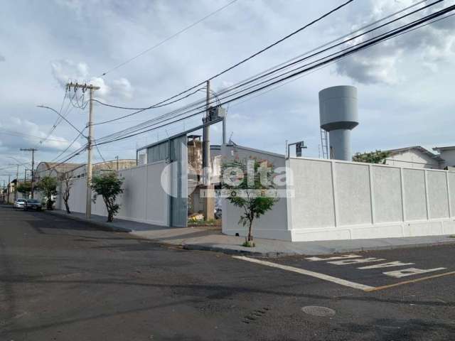 Galpão disponível para venda no bairro Custódio Pereira em Uberlândia-MG