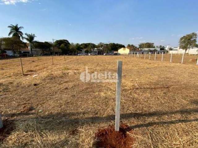 Área disponível para venda no bairro Jardim Karaíba em Uberlândia-MG