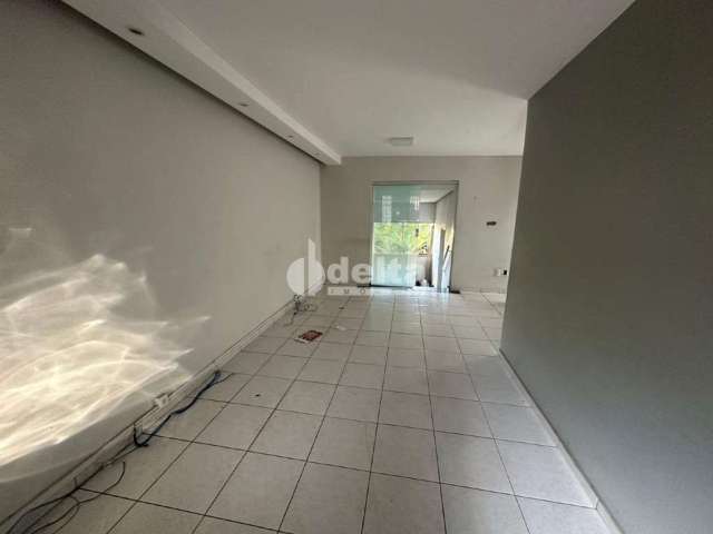 Casa comercial disponível para locação no bairro Lidíce em Uberlândia-MG