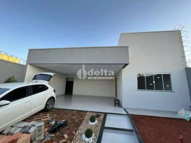 Casa residencial disponível para venda no bairro Novo Mundo em Uberlândia-MG