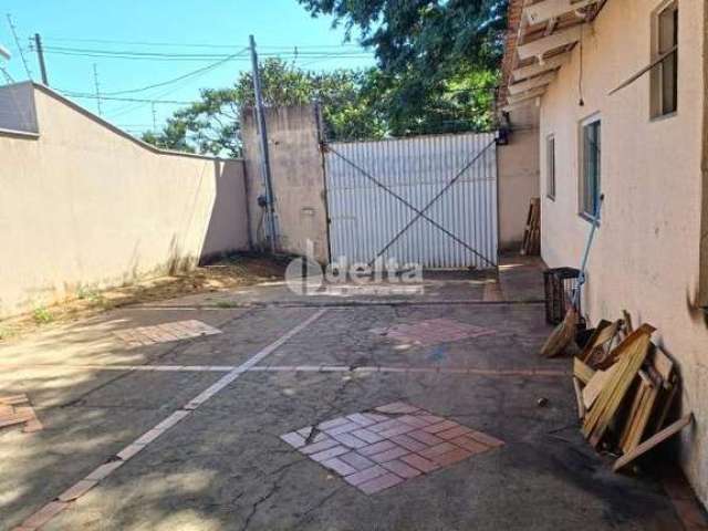 Galpão comercial disponível para venda no bairro Alto Umuarama em Uberlândia-MG