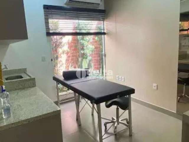 Casa Comercial disponível para locação/Venda no bairro Granada em Uberlândia-MG