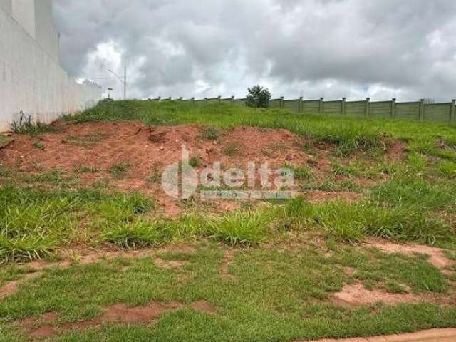 Terreno no condomínio disponível para venda no bairro Granja Marileusa em Uberlândia-MG