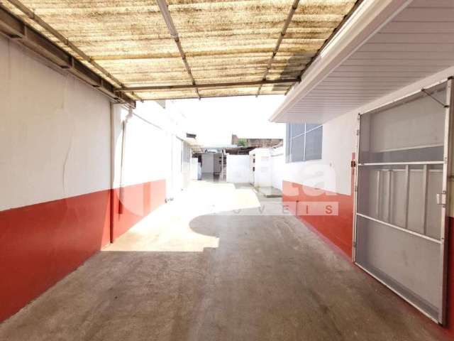 Casa Comercial disponível para locação/Venda no bairro Umuarama em Uberlândia-MG