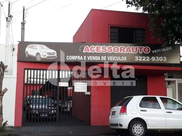 Casa Comercial disponível para Venda no bairro Nossa Senhora Aparecida em Uberlândia-MG