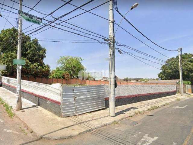 Área disponível para venda no bairro Lidice em Uberlândia-MG