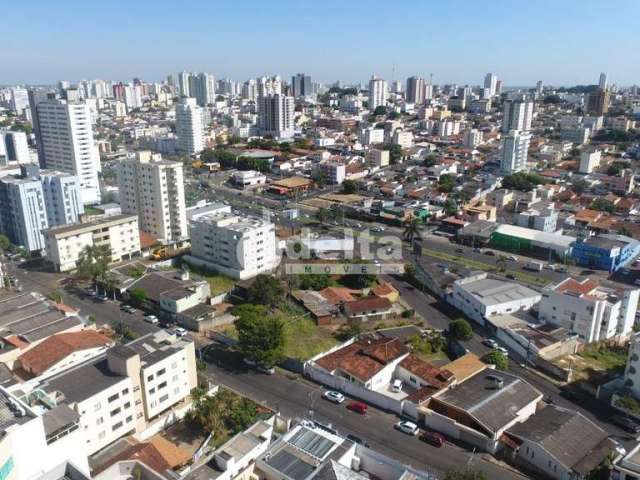 Área disponível para venda no bairro Saraiva em Uberlândia-MG