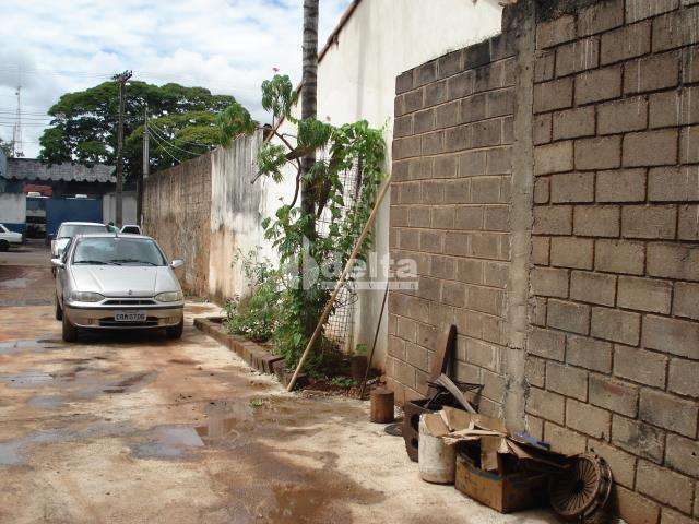 Galpão disponível para venda no bairro Marta Helena em Uberlândia-MG