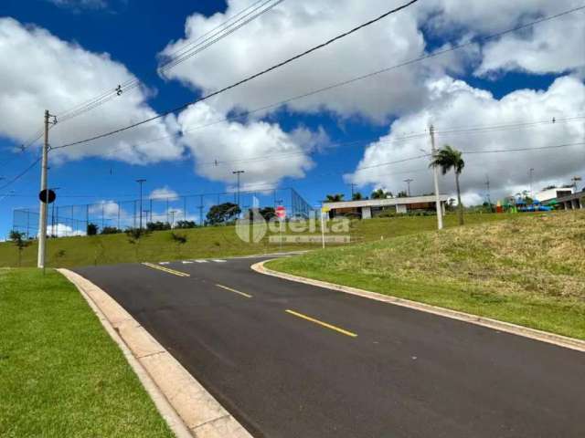 Terreno no condomínio disponível para venda no bairro Granja Marileusa em Uberlândia-MG