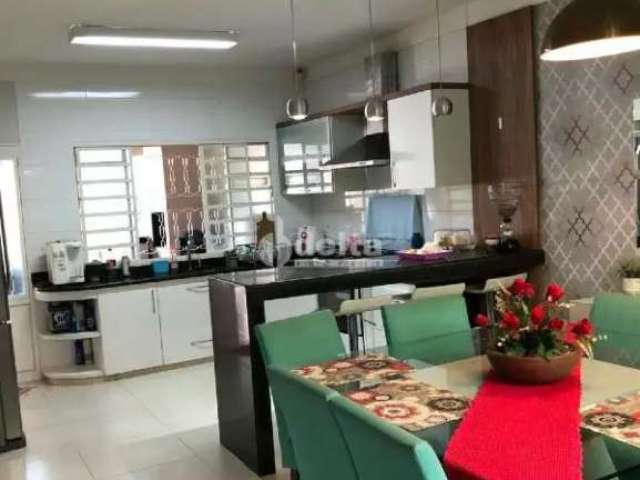 Casa disponível para venda no bairro Brasil em Uberlândia-MG