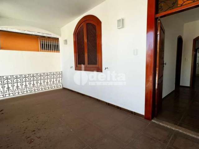 Casa comercial disponível para locação e venda no bairro Centro em Uberlândia-MG