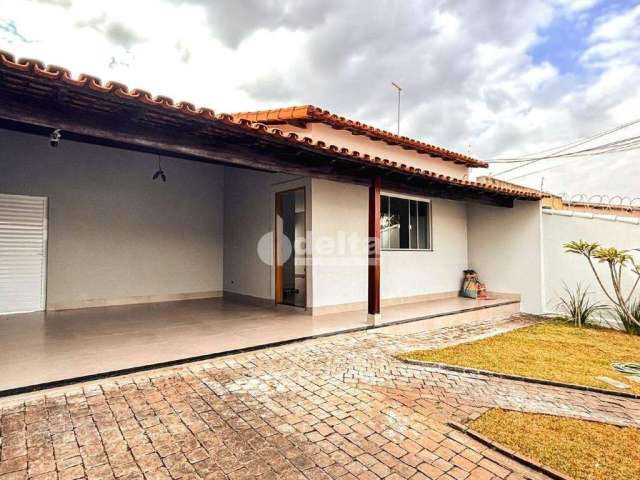 Casa residencial disponível para venda no bairro Vigilato Pereira em Uberlândia-MG