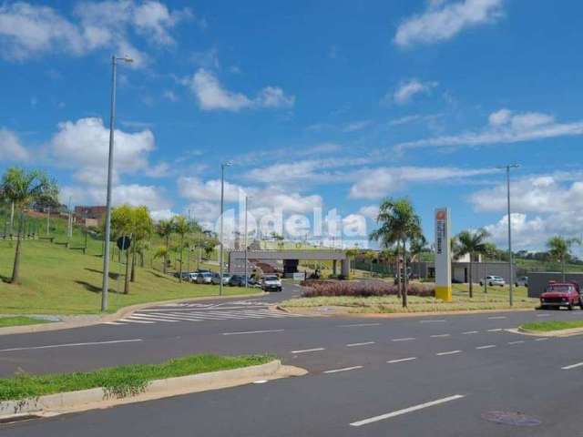 Terreno em condomínio disponível para venda no bairro Granja Marileusa em Uberlândia-MG