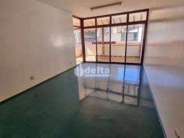 Casa comercial disponível para locação e venda no bairro Fundinho em Uberlândia-MG